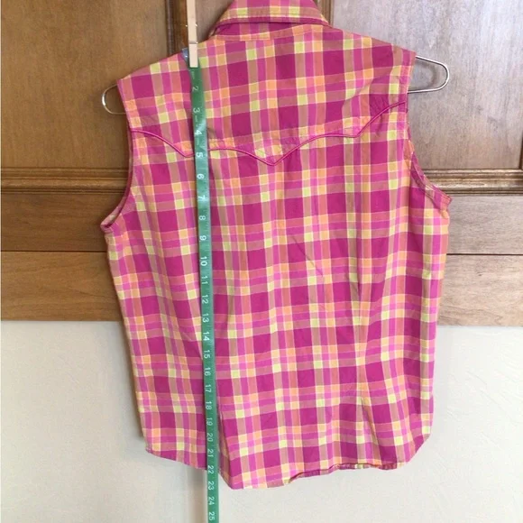 Women’s sleeveless western pink plaid shirt - Picture 4 of 6